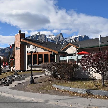 The Drake Inn Canmore Extérieur photo