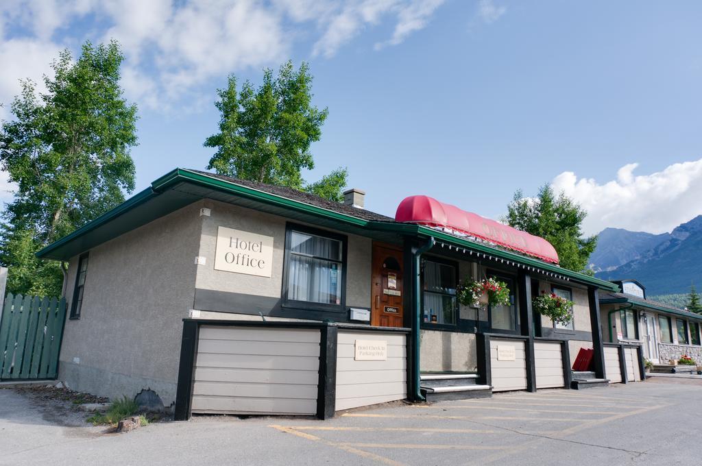 The Drake Inn Canmore Extérieur photo
