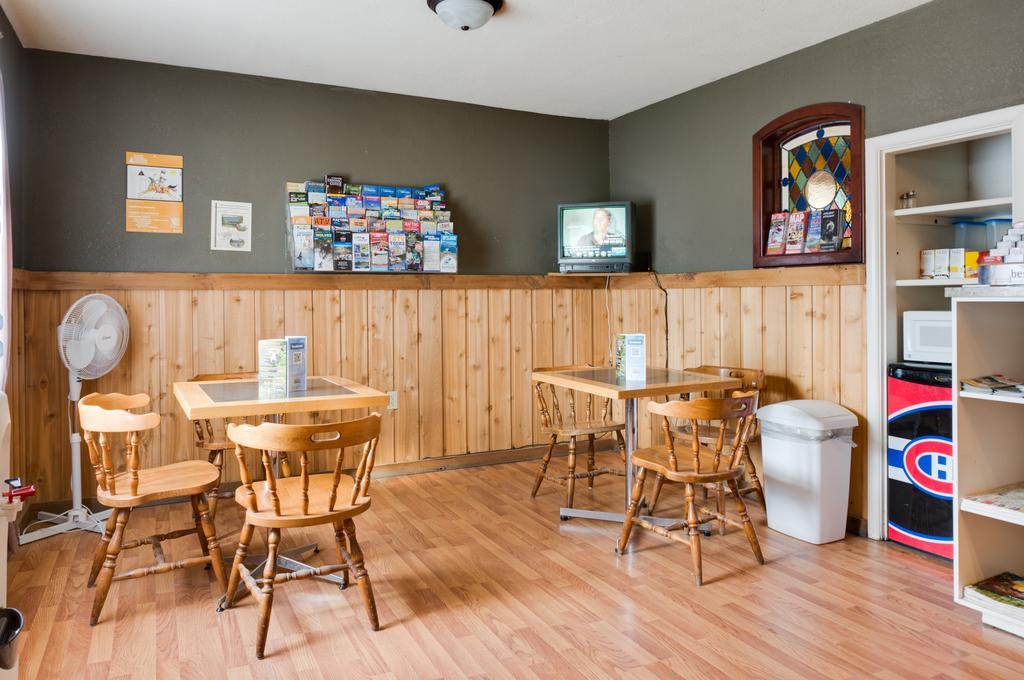 The Drake Inn Canmore Extérieur photo