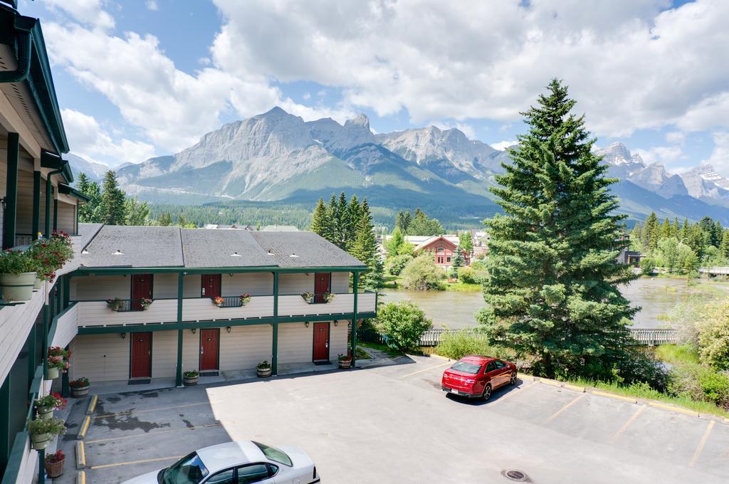 The Drake Inn Canmore Extérieur photo