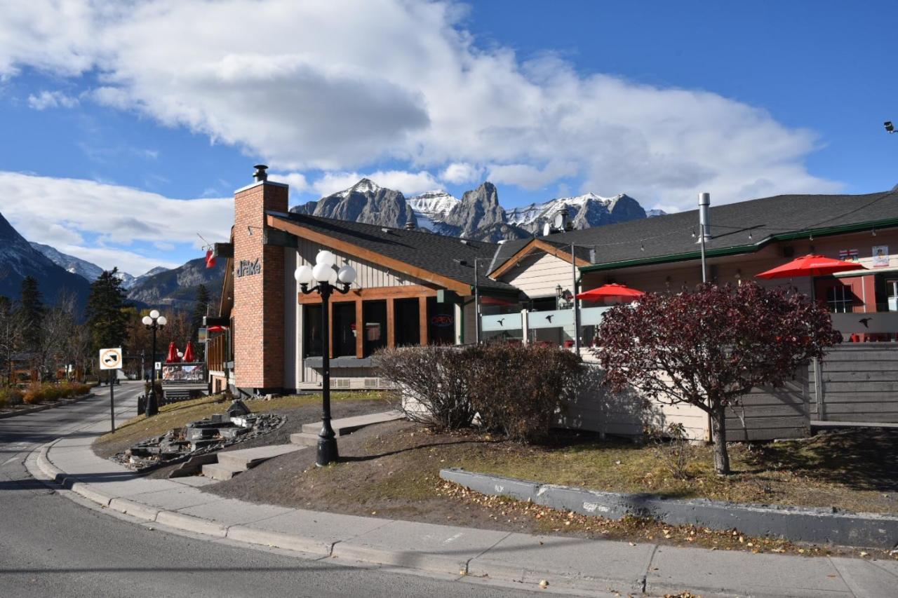 The Drake Inn Canmore Extérieur photo