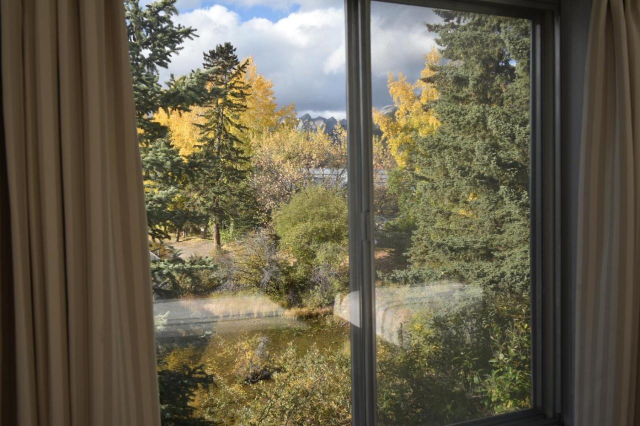 The Drake Inn Canmore Extérieur photo